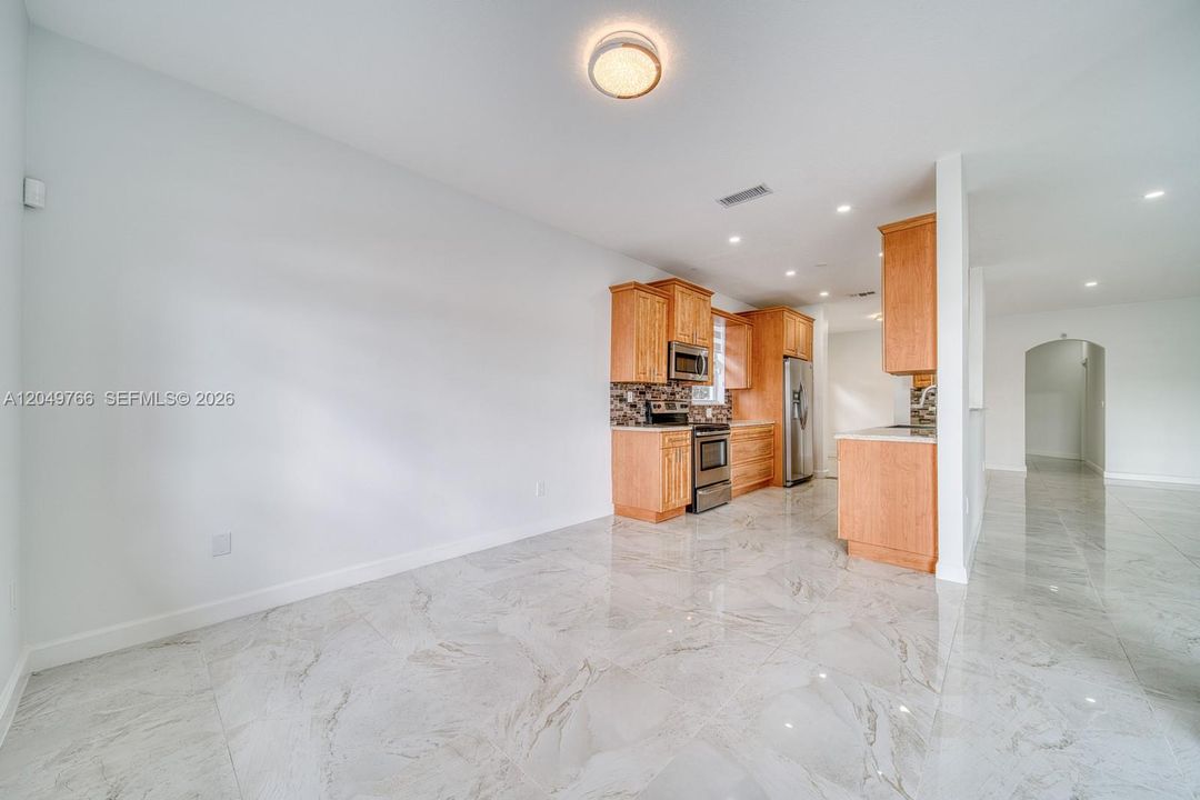 For Rent: $4,500 (4 beds, 2 baths, 1825 Square Feet)
