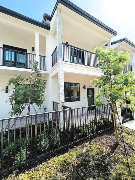 For Rent: $3,850 (3 beds, 2 baths, 1610 Square Feet)