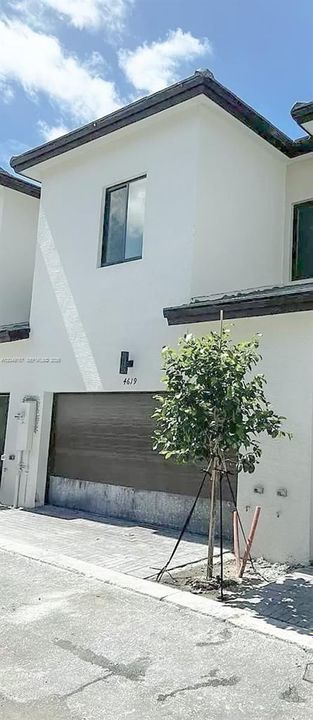 For Rent: $3,850 (3 beds, 2 baths, 1610 Square Feet)