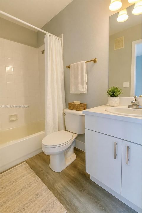 В аренду: $2,800 (2 спален, 2 ванн, 1120 Квадратных фут)