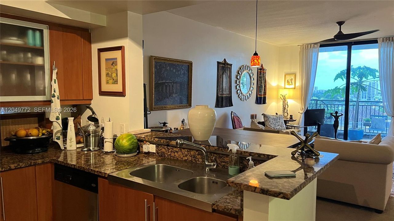 For Sale: $389,000 (1 beds, 1 baths, 800 Square Feet)