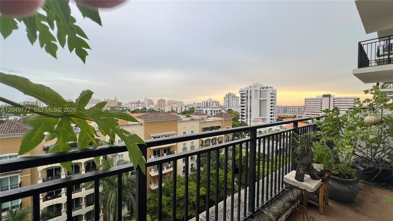For Sale: $389,000 (1 beds, 1 baths, 800 Square Feet)