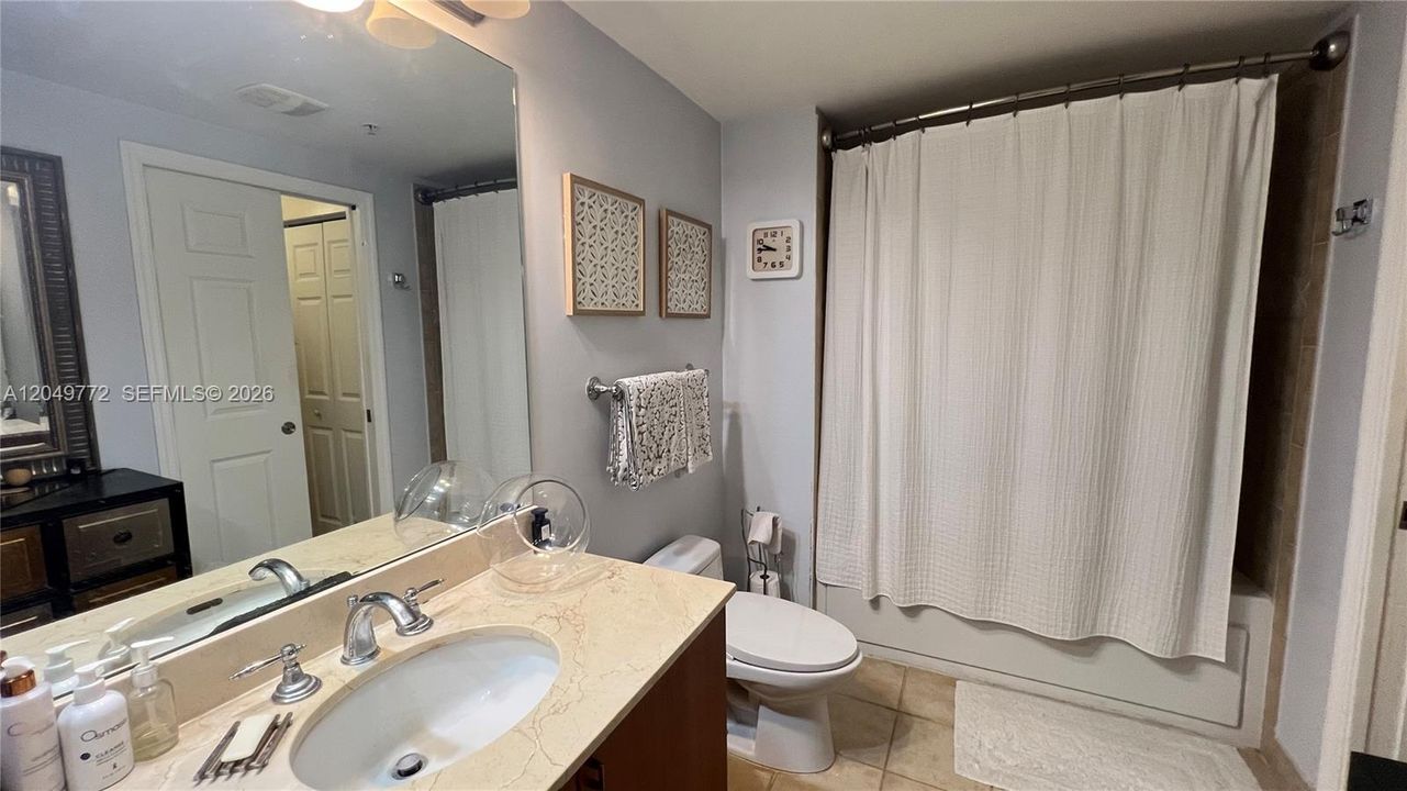 For Sale: $389,000 (1 beds, 1 baths, 800 Square Feet)