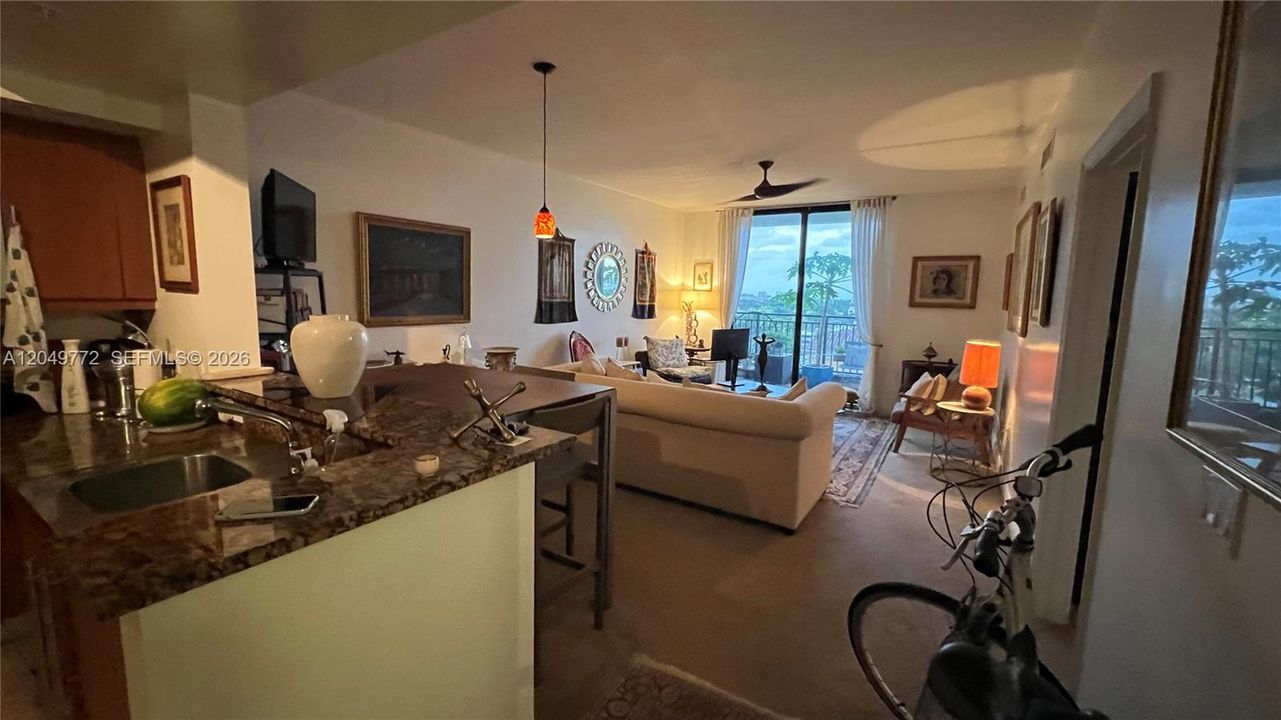 For Sale: $389,000 (1 beds, 1 baths, 800 Square Feet)
