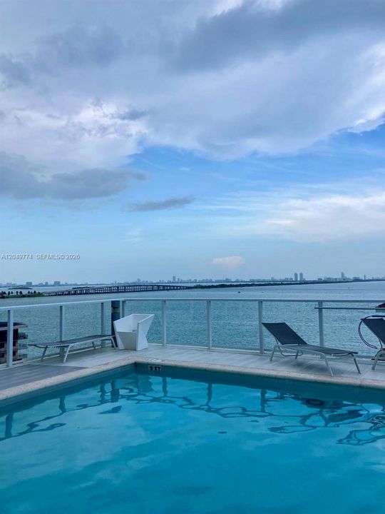 For Sale: $549,000 (1 beds, 1 baths, 791 Square Feet)