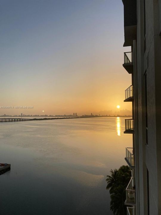 For Sale: $549,000 (1 beds, 1 baths, 791 Square Feet)