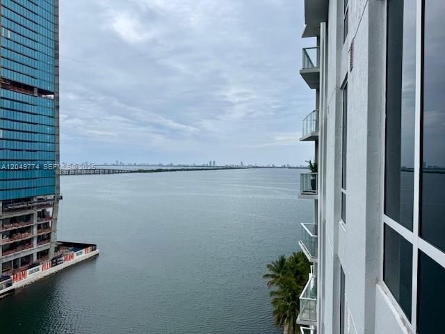 For Sale: $549,000 (1 beds, 1 baths, 791 Square Feet)