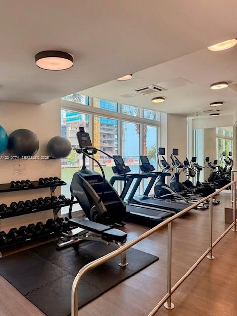 For Sale: $549,000 (1 beds, 1 baths, 791 Square Feet)