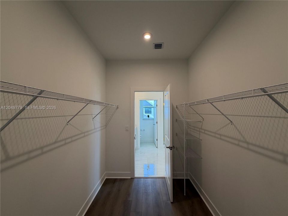 For Rent: $4,800 (4 beds, 3 baths, 2486 Square Feet)