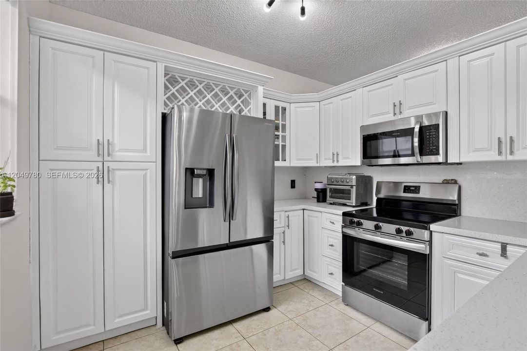 For Sale: $645,000 (5 beds, 3 baths, 2139 Square Feet)