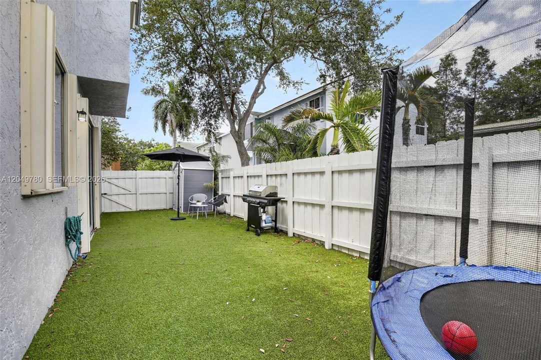 For Sale: $645,000 (5 beds, 3 baths, 2139 Square Feet)