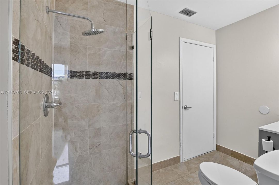 For Sale: $645,000 (5 beds, 3 baths, 2139 Square Feet)