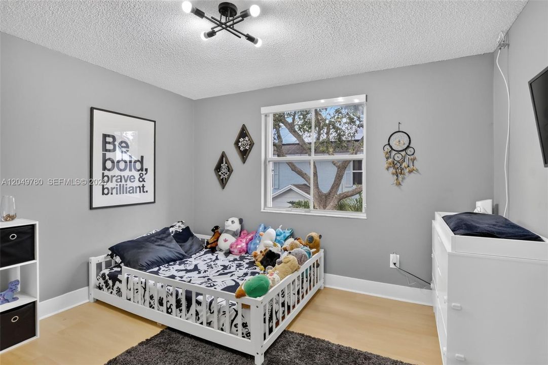 For Sale: $645,000 (5 beds, 3 baths, 2139 Square Feet)