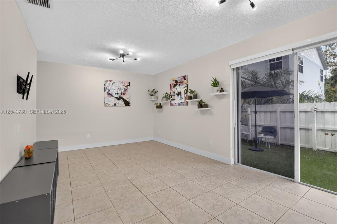 For Sale: $645,000 (5 beds, 3 baths, 2139 Square Feet)