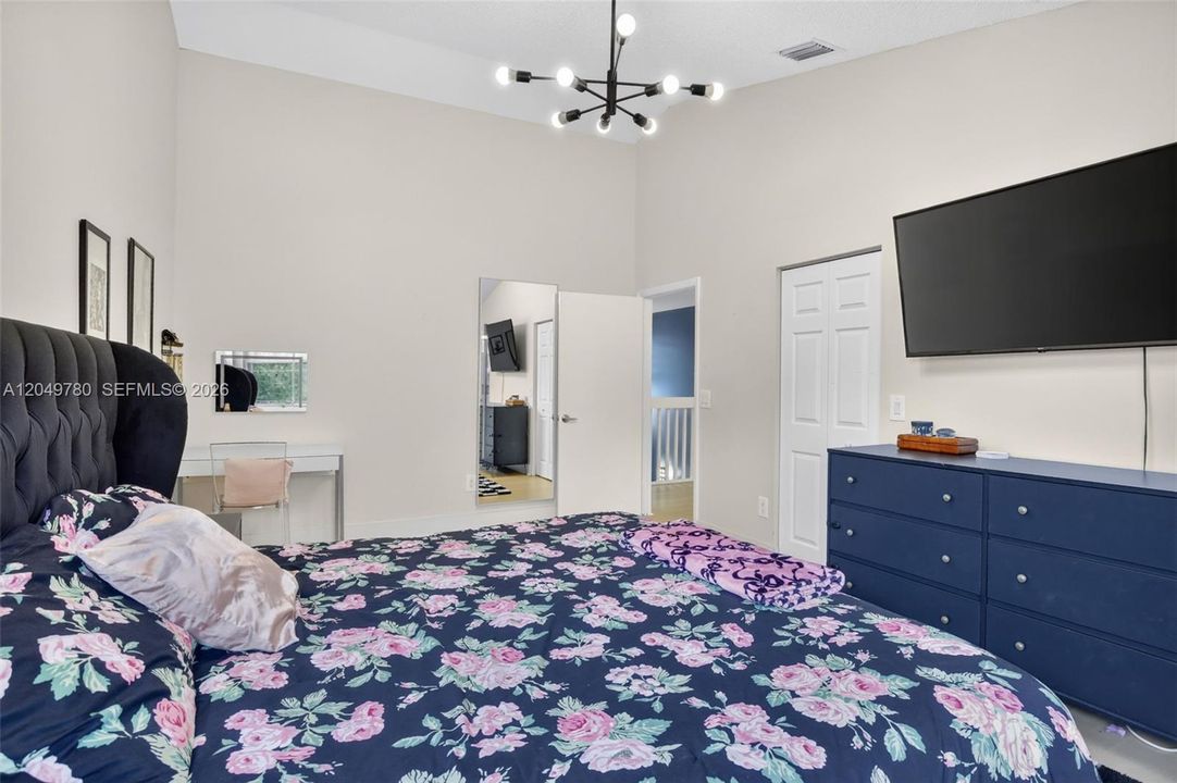 For Sale: $645,000 (5 beds, 3 baths, 2139 Square Feet)