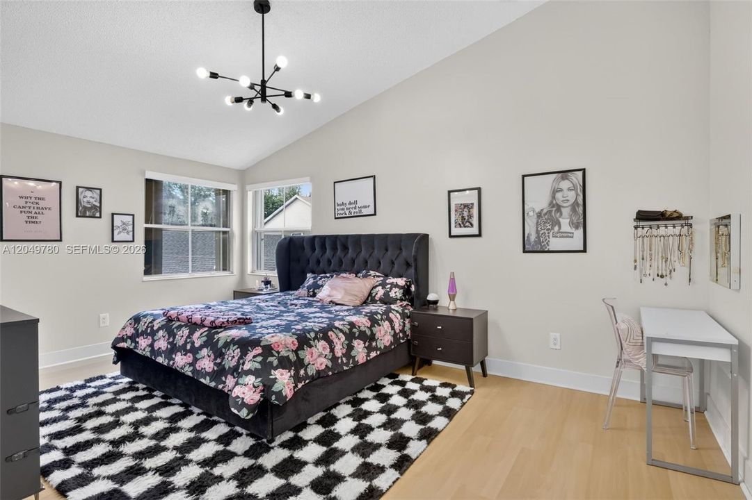 For Sale: $645,000 (5 beds, 3 baths, 2139 Square Feet)