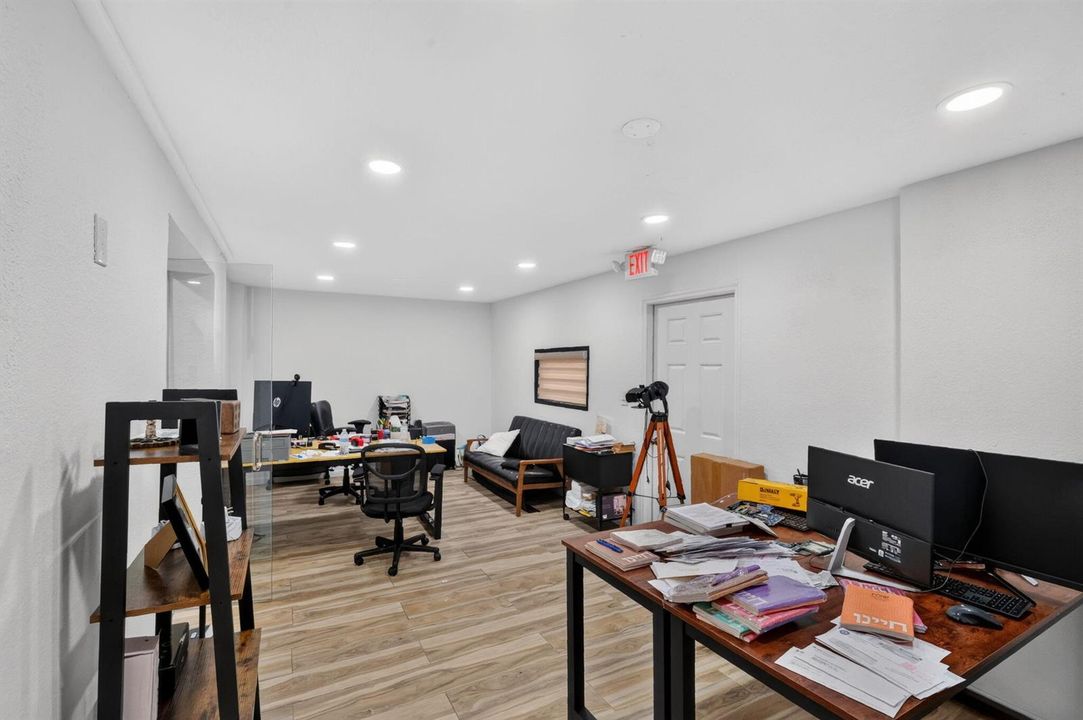 16811 NE 6th - 00009
