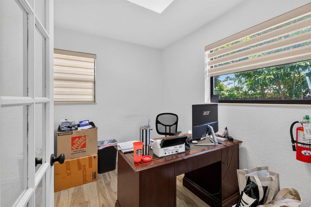 16811 NE 6th - 00025