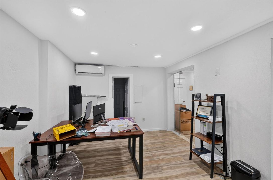 16811 NE 6th - 00011