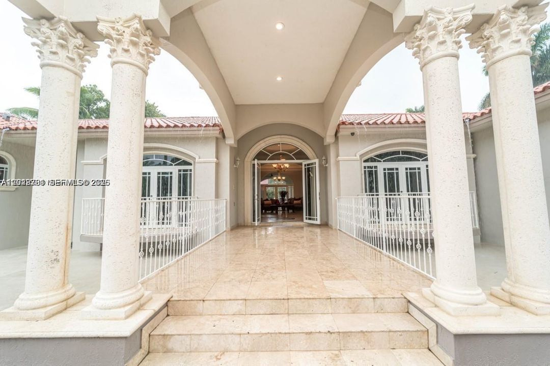 En Venta: $2,150,000 (5 camas, 3 baños, 3367 Pies cuadrados)