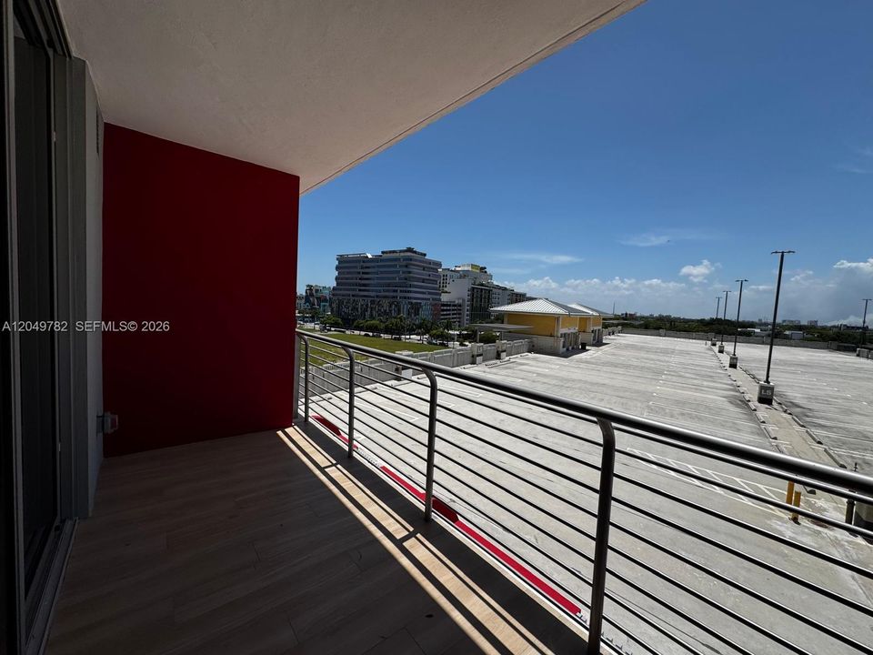 For Rent: $2,950 (0 beds, 1 baths, 569 Square Feet)
