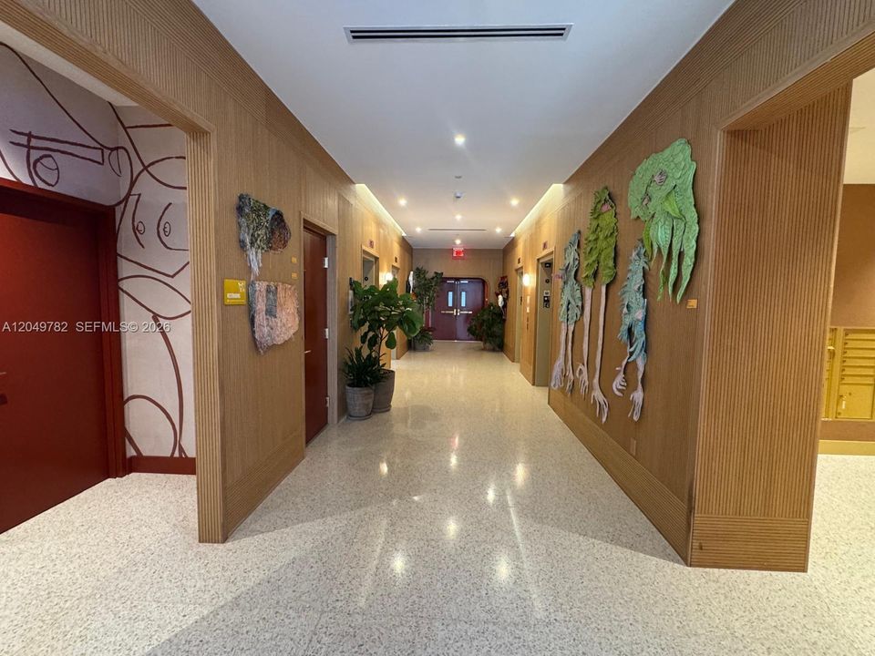For Rent: $2,950 (0 beds, 1 baths, 569 Square Feet)