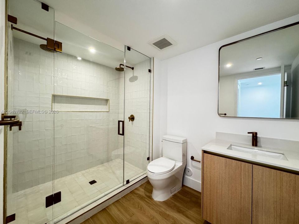 For Rent: $2,950 (0 beds, 1 baths, 569 Square Feet)