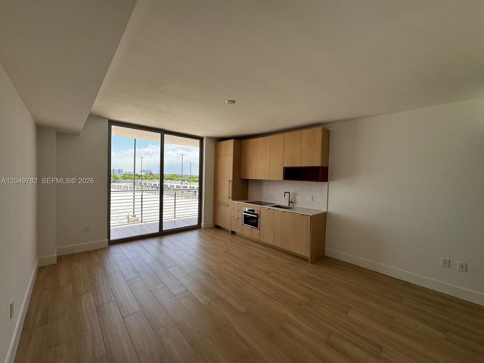 For Rent: $2,950 (0 beds, 1 baths, 569 Square Feet)