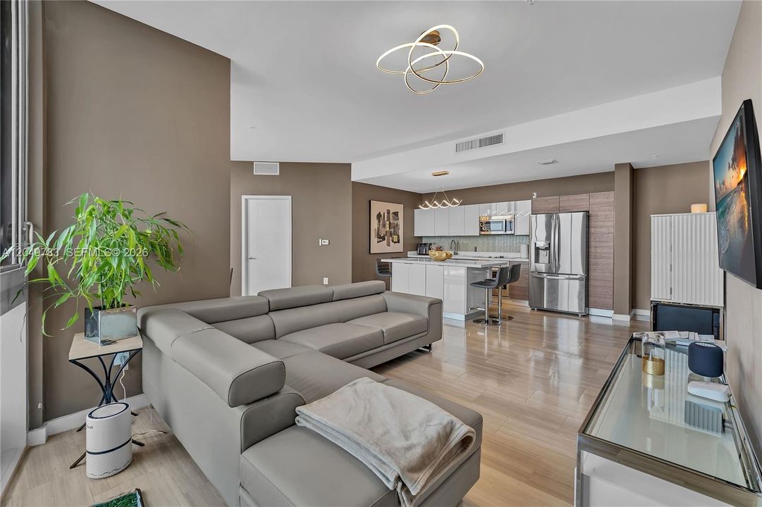 En Venta: $1,150,000 (3 camas, 3 baños, 1669 Pies cuadrados)