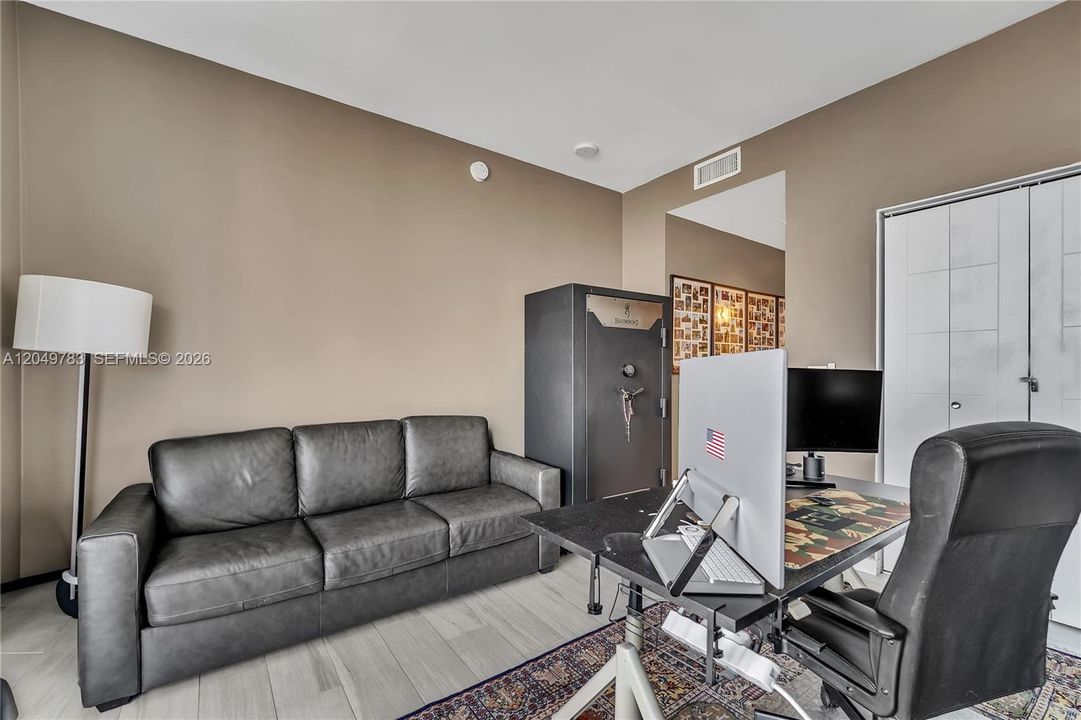 En Venta: $1,150,000 (3 camas, 3 baños, 1669 Pies cuadrados)