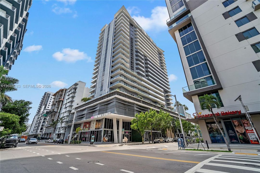 En Venta: $1,150,000 (3 camas, 3 baños, 1669 Pies cuadrados)