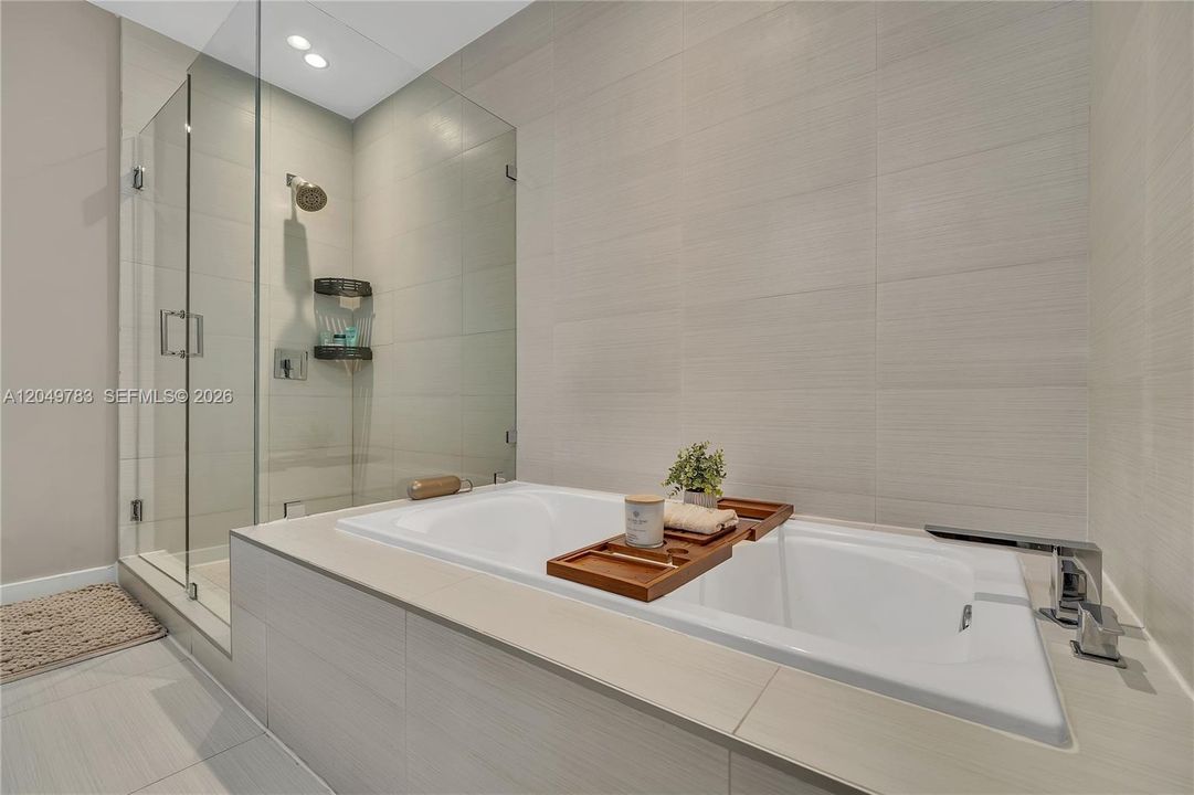 En Venta: $1,150,000 (3 camas, 3 baños, 1669 Pies cuadrados)