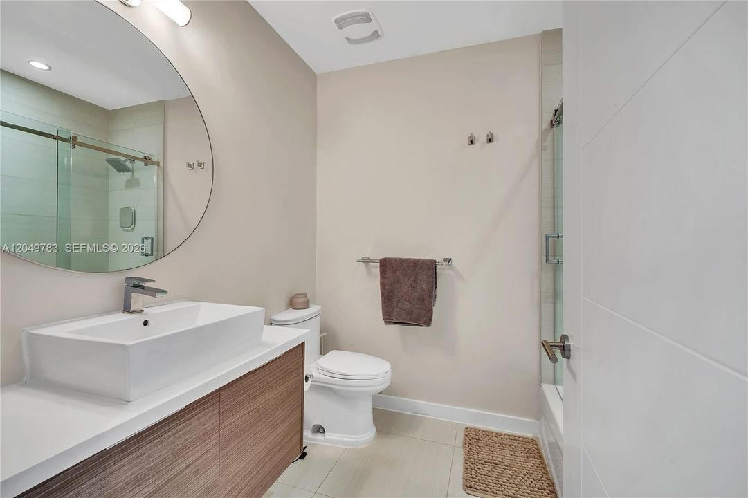 En Venta: $1,150,000 (3 camas, 3 baños, 1669 Pies cuadrados)
