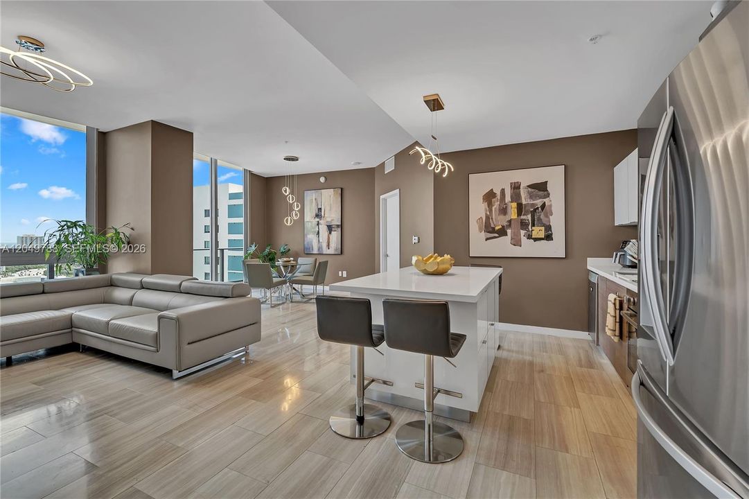 En Venta: $1,150,000 (3 camas, 3 baños, 1669 Pies cuadrados)