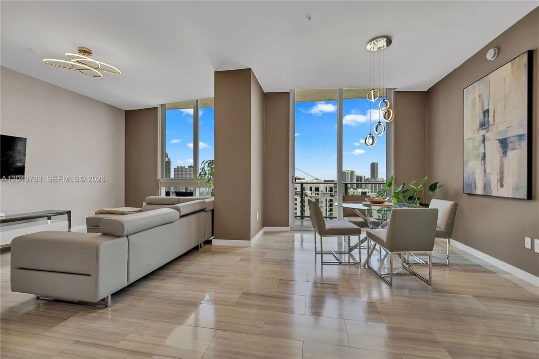 En Venta: $1,150,000 (3 camas, 3 baños, 1669 Pies cuadrados)