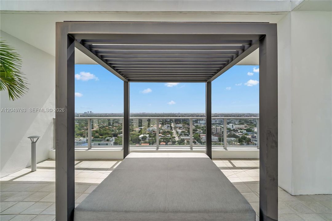 En Venta: $1,150,000 (3 camas, 3 baños, 1669 Pies cuadrados)