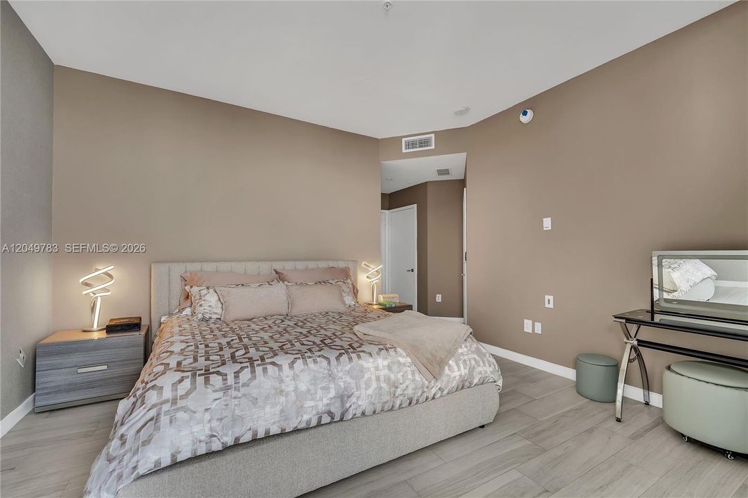 En Venta: $1,150,000 (3 camas, 3 baños, 1669 Pies cuadrados)