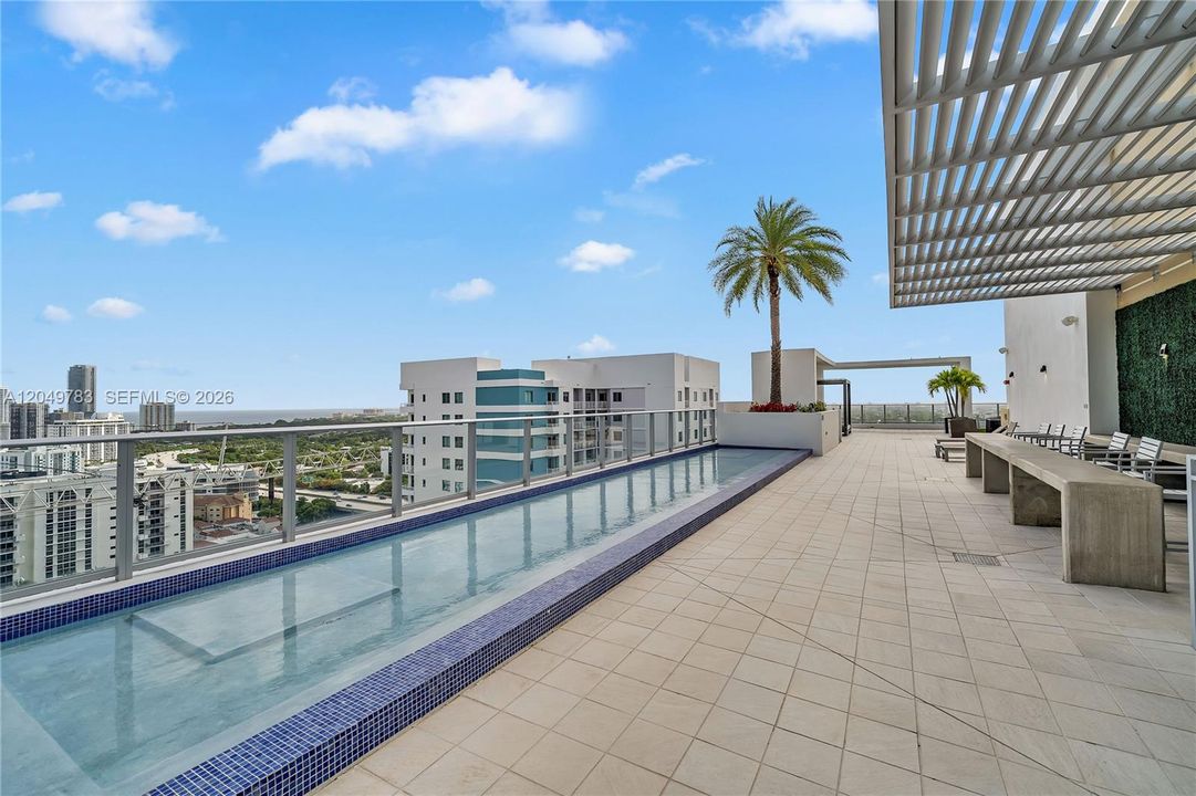 En Venta: $1,150,000 (3 camas, 3 baños, 1669 Pies cuadrados)