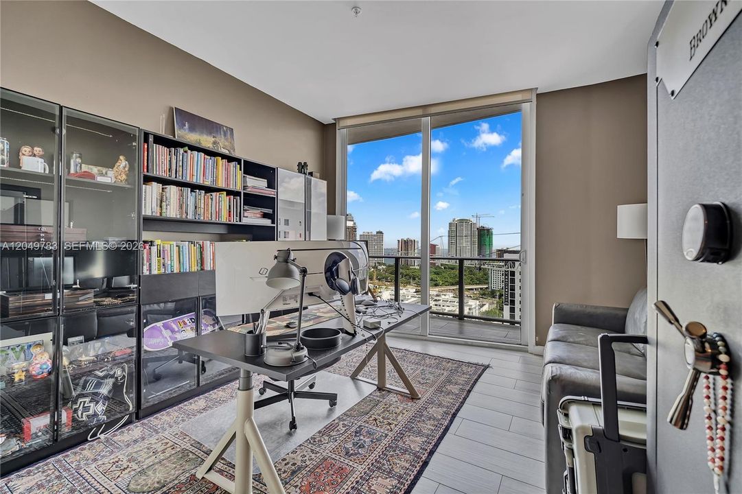 En Venta: $1,150,000 (3 camas, 3 baños, 1669 Pies cuadrados)