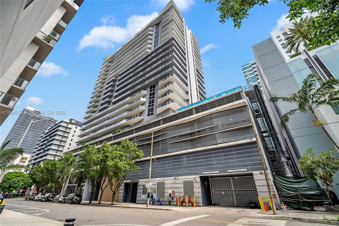 En Venta: $1,150,000 (3 camas, 3 baños, 1669 Pies cuadrados)