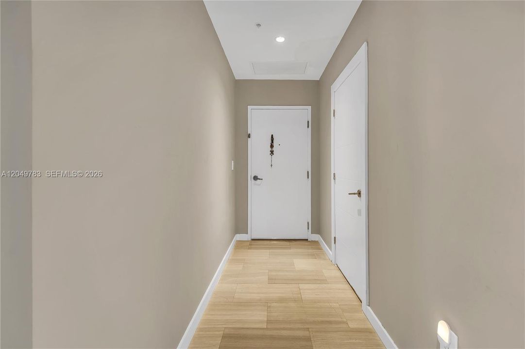 En Venta: $1,150,000 (3 camas, 3 baños, 1669 Pies cuadrados)