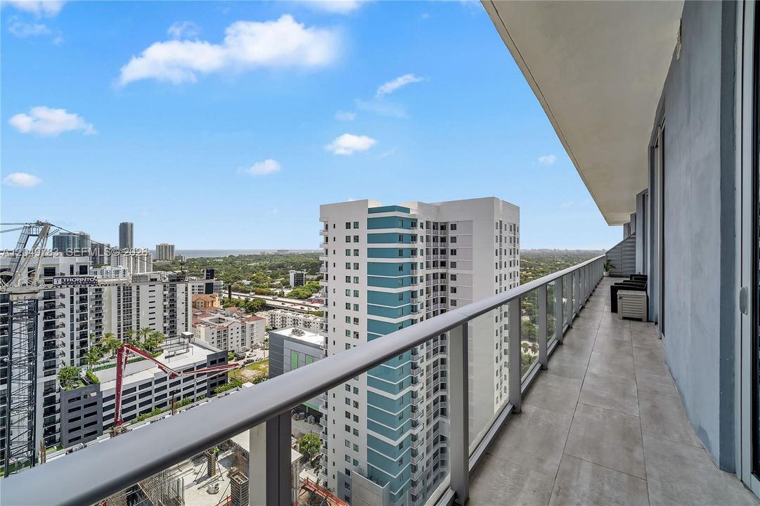 En Venta: $1,150,000 (3 camas, 3 baños, 1669 Pies cuadrados)