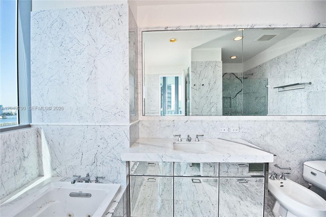 For Rent: $15,000 (2 beds, 3 baths, 2070 Square Feet)
