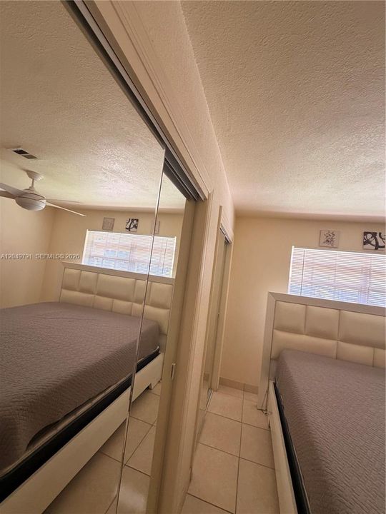 For Rent: $1,900 (2 beds, 1 baths, 915 Square Feet)