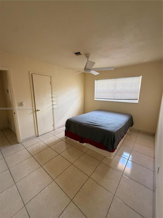 For Rent: $1,900 (2 beds, 1 baths, 915 Square Feet)