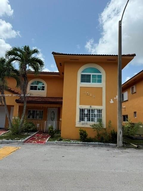 For Rent: $3,000 (3 beds, 2 baths, 1150 Square Feet)