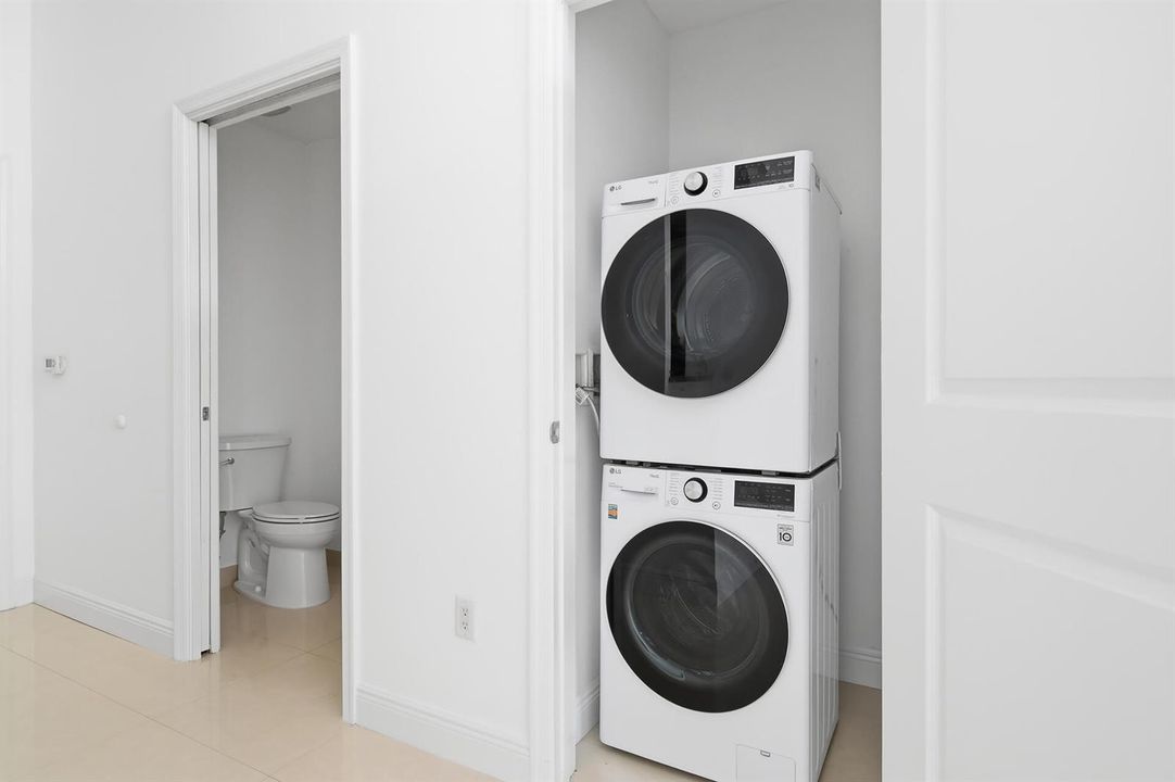 701-S-OLIVE-AVENUE-UNIT-304-33401-025