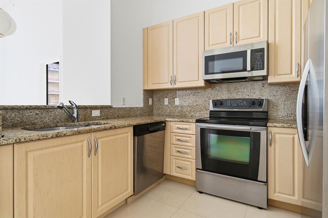 701-S-OLIVE-AVENUE-UNIT-304-33401-006