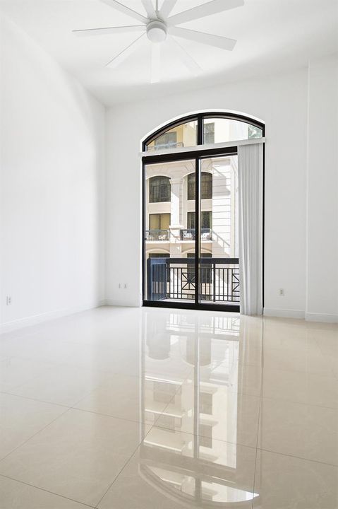 701-S-OLIVE-AVENUE-UNIT-304-33401-002
