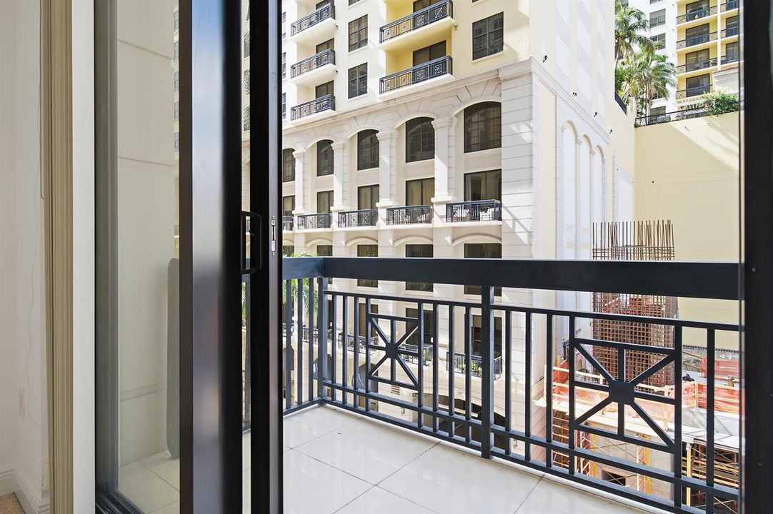 701-S-OLIVE-AVENUE-UNIT-304-33401-022